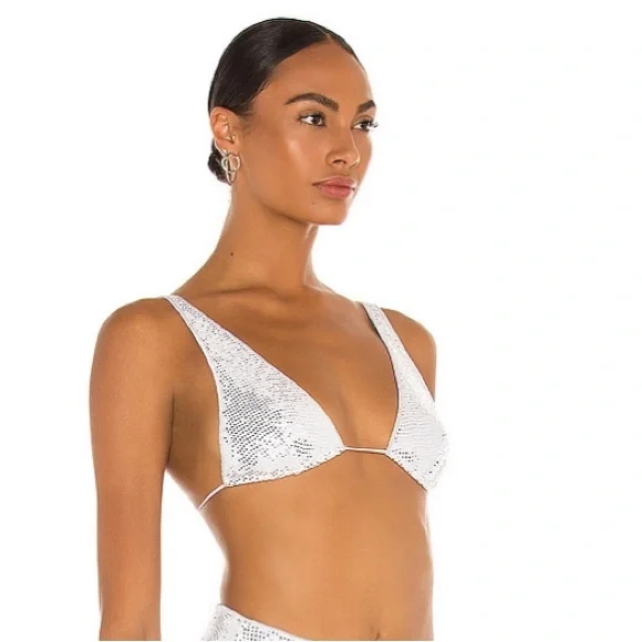 Oseree Disco 90’s Bikini Top Only in Silver Revolve - Picture 2 of 8